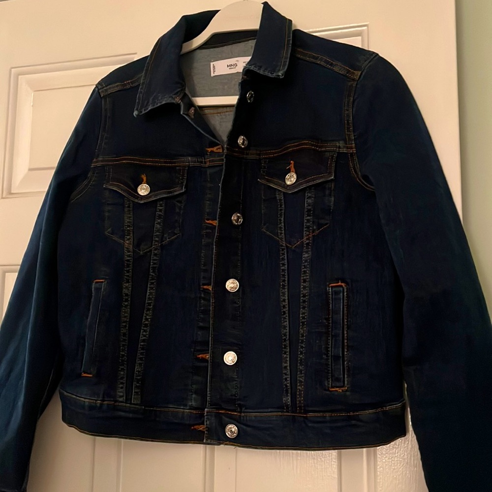 Size med blue denim jean jacket. Never worn